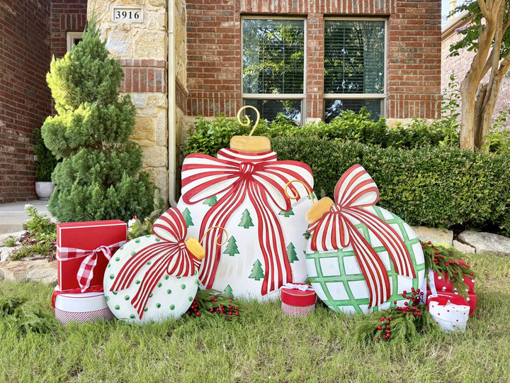 Round Top Collection Modern Red, White &amp; Green Ornaments, S/2