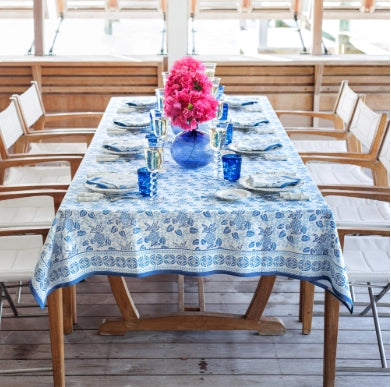 Pineapple Party B/W 60x140 Tablecloth